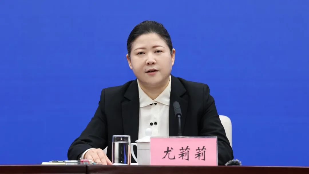 尤莉莉.jpg 尤莉莉.jpg