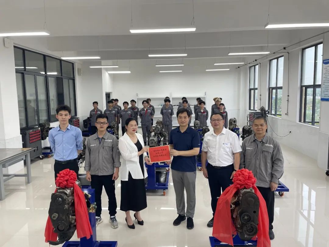 广西桂物机电集团有限公司向pp电子物流交通学院捐赠教学设备