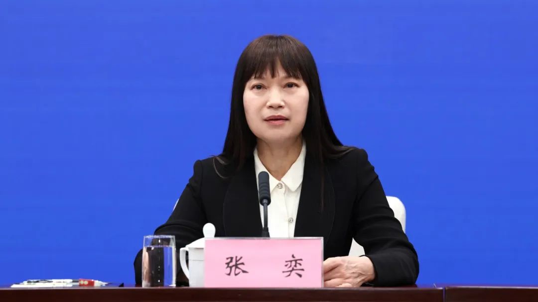 张奕.jpg 张奕.jpg