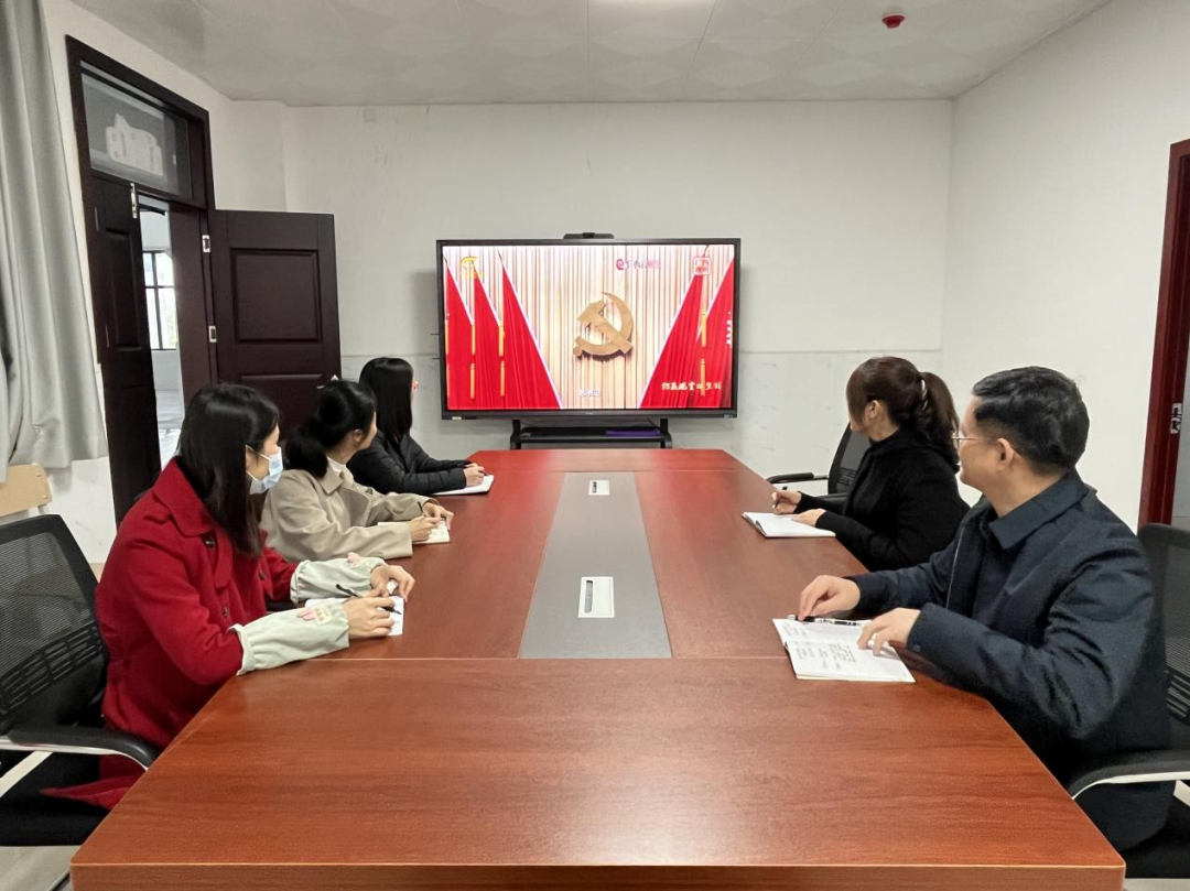 电视专题片《紧跟伟大复兴领航人踔厉笃行》在pp电子引起热烈反响